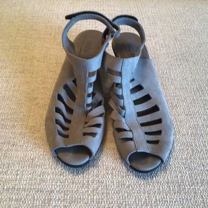 Cute and Comfortable Blue Arche Sandals